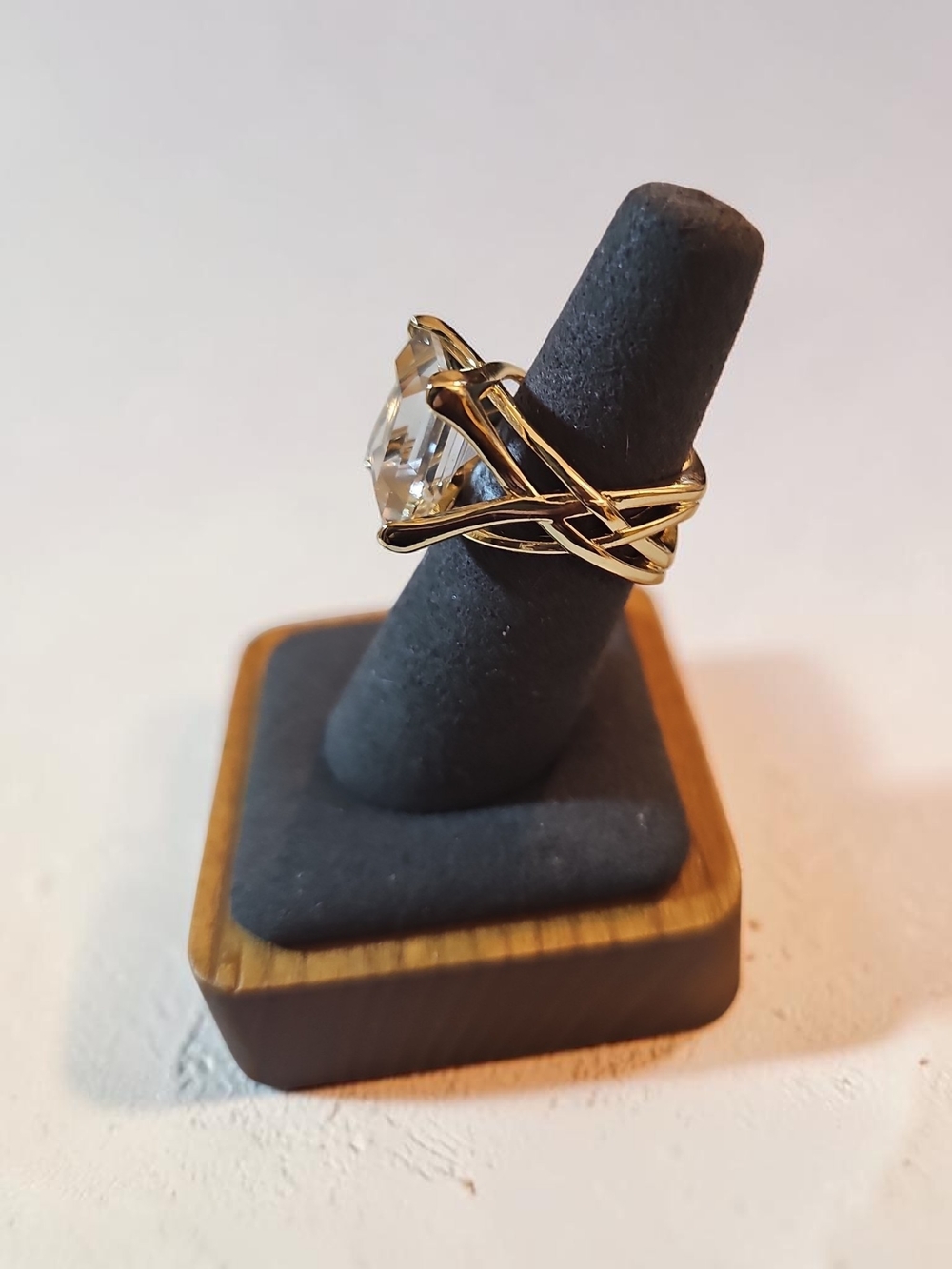 Nwt Sassified Boutique. Gold-Tone Crisscross Statement Ring with Clear Stone